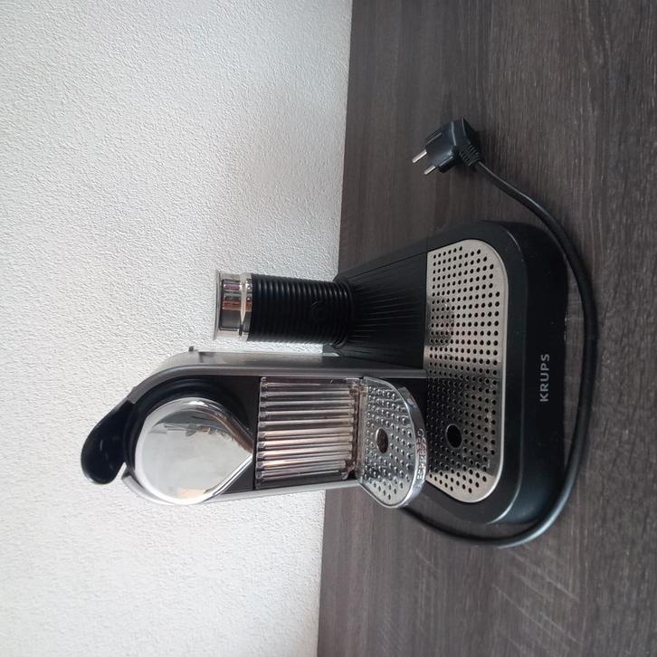 Nespresso krups machine met opschuimer, Witgoed en Apparatuur, Koffiezetapparaten, Gebruikt, Ophalen of Verzenden
