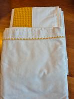 2 ledikant lakentjes geel detail, Jongetje of Meisje, Wit, Overige typen, Ophalen of Verzenden