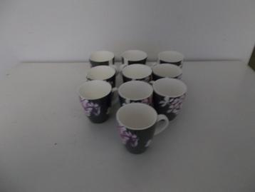 10 nieuwe grijze koffiekopjes beschikbaar voor biedingen