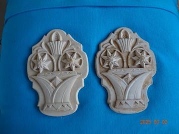 BROCANTE GIPSEN ORNAMENTEN MEUBELS- DECO-KASTEN beschikbaar voor biedingen