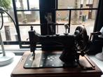 Antieke naaimachine met mooie parelmoer inleg, Ophalen