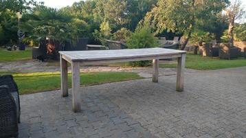 Mooie ruime teak tuin tafel . 220 x 90 beschikbaar voor biedingen