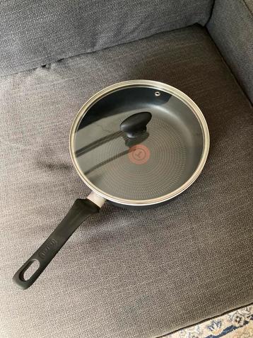 Tefal hapjespan met deksel beschikbaar voor biedingen