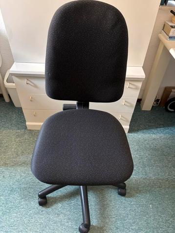 Bureaustoel beschikbaar voor biedingen