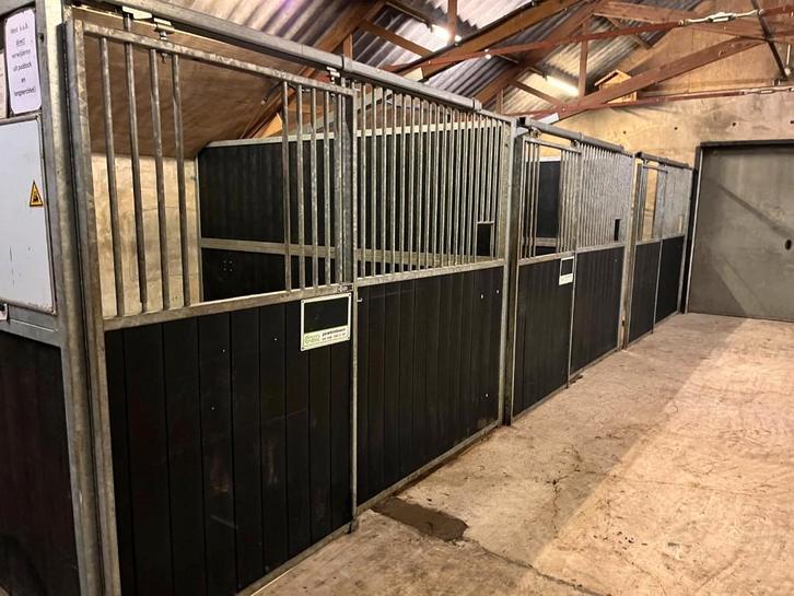 3 zeer nette boxen van het merk Corton | 3000 x 3500 mm |, Dieren en Toebehoren, Stalling en Weidegang, Opfok, Stalling, Weidegang