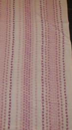 Vintage lap stof wit met paarse, lila, roze bloemetjes, Gebruikt, Wit, Ophalen of Verzenden, 30 tot 120 cm