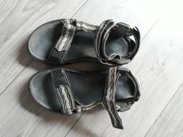 Teva sandalen maat 40 beschikbaar voor biedingen