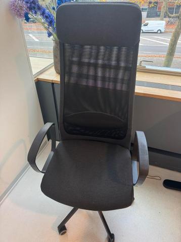 2x IKEA BEKANT bureaus + 2x MARKUS bureaustoelen – zgan - afbeelding 1