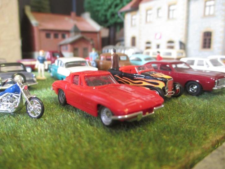 Chevrolet Corvette Stingray 1963 - Monogram ( USA ), Hobby en Vrije tijd, Modelauto's | 1:87, Zo goed als nieuw, Auto, Herpa, Ophalen of Verzenden