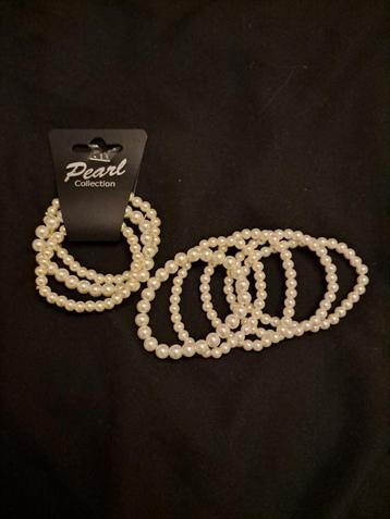Parel armbandjes en ketting beschikbaar voor biedingen