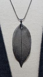 Halsketting 60 cm met hanger, echt blaadje, ketting met blad, Nieuw, Ophalen of Verzenden, Zilver, Overige materialen