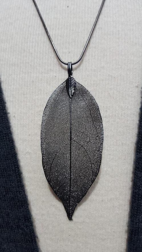 Halsketting 60 cm met hanger, echt blaadje, ketting met blad, Sieraden, Tassen en Uiterlijk, Kettingen, Nieuw, Overige materialen
