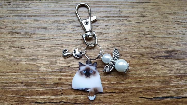 Sleutelhanger Birmaan Poes kat met beschermengeltje, Verzamelen, Sleutelhangers, Nieuw, Dier of Natuur, Verzenden