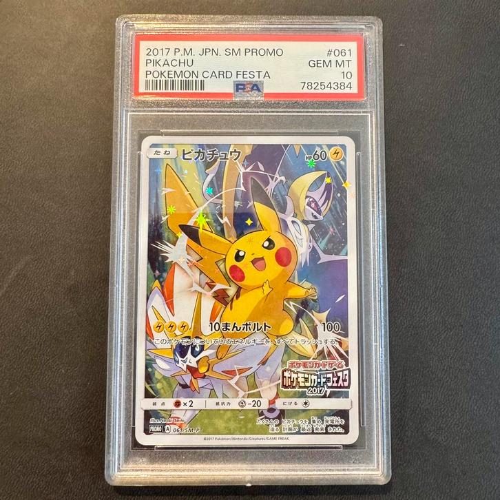 Pokémon Pikachu Festa 061/SM-P PSA 10, Hobby en Vrije tijd, Verzamelkaartspellen | Pokémon, Zo goed als nieuw, Ophalen of Verzenden