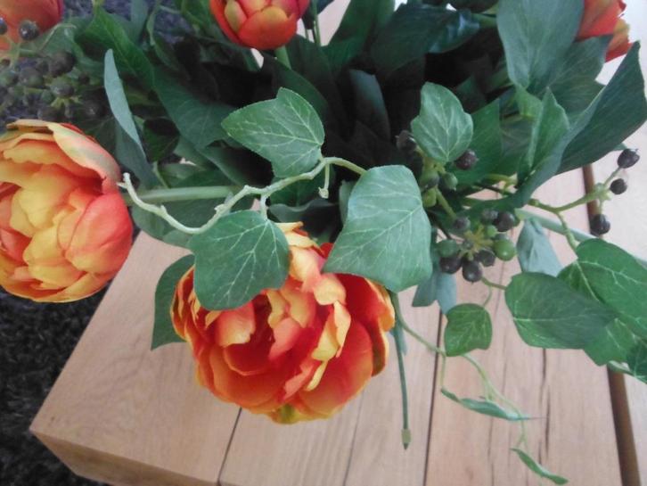 mooie bos realistische kunst pioentulpen met bessentakken, Huis en Inrichting, Woonaccessoires | Kunstplanten en Kunstbloemen