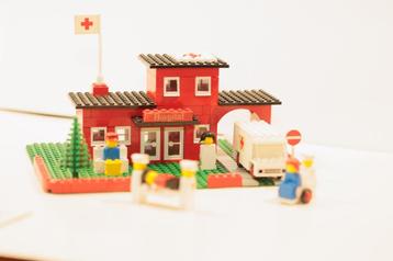 LEGO 363 -1 2e # LEGOLAND: Hospital: Ziekenhuis met figuren beschikbaar voor biedingen