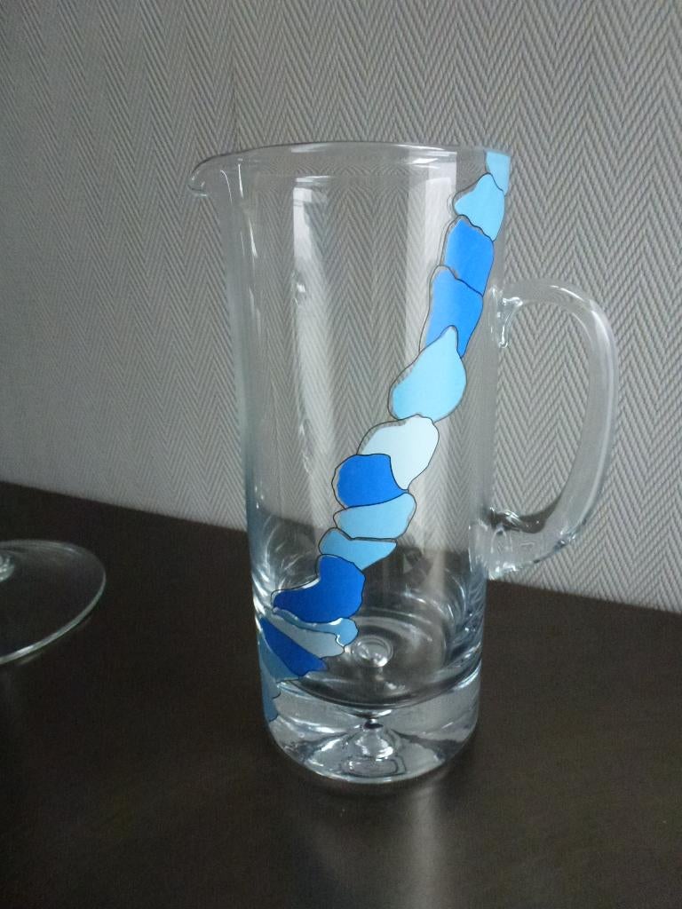 Mooie glazen waterkan met mooie blauwe abstracte decoratie., Overige typen, Ophalen of Verzenden, Overige stijlen, Glas
