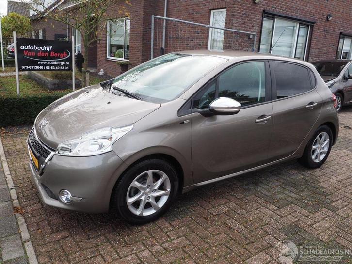 Peugeot 208 1.2 VTi Style (bj 2014), Auto diversen, Schadeauto's, Peugeot, Handgeschakeld, Benzine, Hatchback, Zilver of Grijs