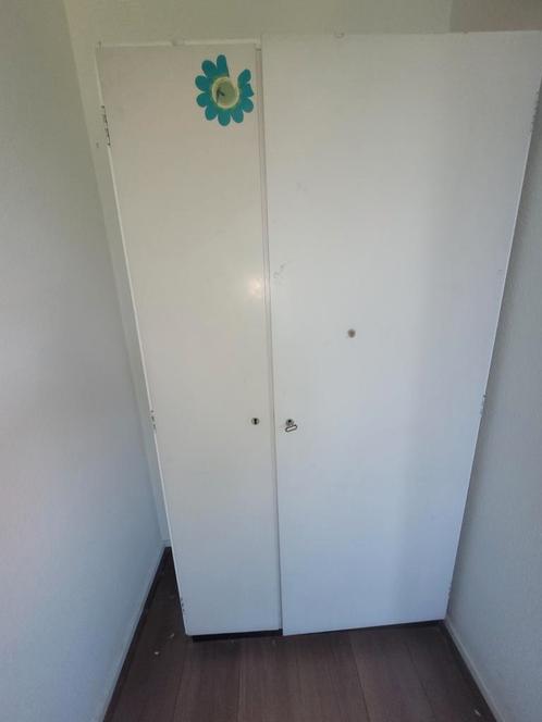 Gratis: 2 witte kledingkasten, Huis en Inrichting, Kasten | Kledingkasten, Gebruikt, 150 tot 200 cm, 50 tot 100 cm, 50 tot 75 cm