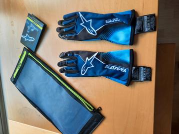 Kart handschoenen in hoes. Maat M. beschikbaar voor biedingen