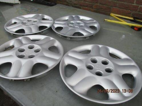 4 stuks wieldop Toyota Avensis T 22, Auto-onderdelen, Carrosserie en Plaatwerk, Spatbord, Toyota, Gebruikt, Ophalen of Verzenden