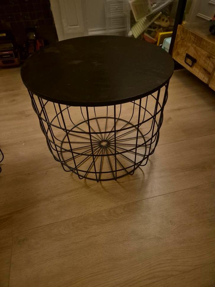 Twee zwarte bijzettafels/nachtkastjes tot 8-11, Huis en Inrichting, Tafels | Bijzettafels, Gebruikt, Rond, Minder dan 45 cm, Minder dan 55 cm