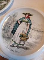 Twee mooie antieke franse borden van Boch La Louviere, Huis en Inrichting, Ophalen of Verzenden, Zo goed als nieuw, Bord(en), Overige stijlen