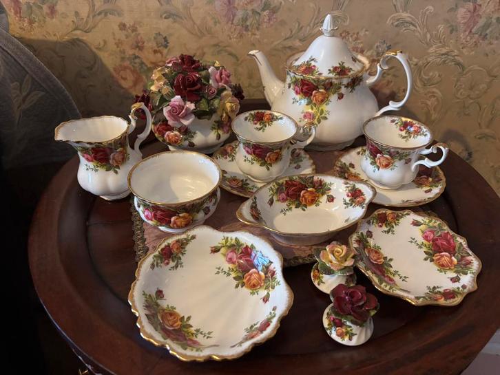 Royal Albert Old Country Roses Servies, Antiek en Kunst, Antiek | Servies compleet, Ophalen of Verzenden