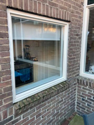Hardhouten kozijn beschikbaar voor biedingen