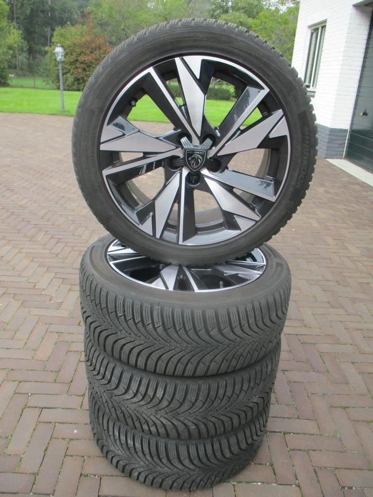 Originele Peugeot 308 17 inch winterbanden IZGST, Auto-onderdelen, Banden en Velgen, Banden en Velgen, Winterbanden, 17 inch, 225 mm