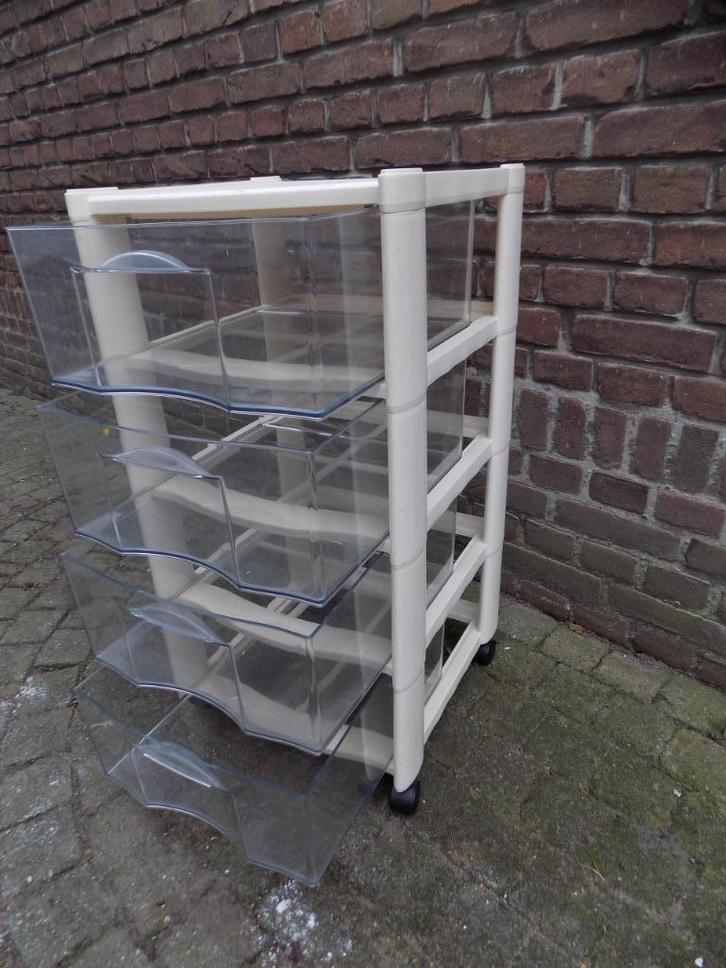 Curver ladekastje kunststof met 4 laden en zwenkwielen, Huis en Inrichting, Woonaccessoires | Overige, Zo goed als nieuw, Ophalen
