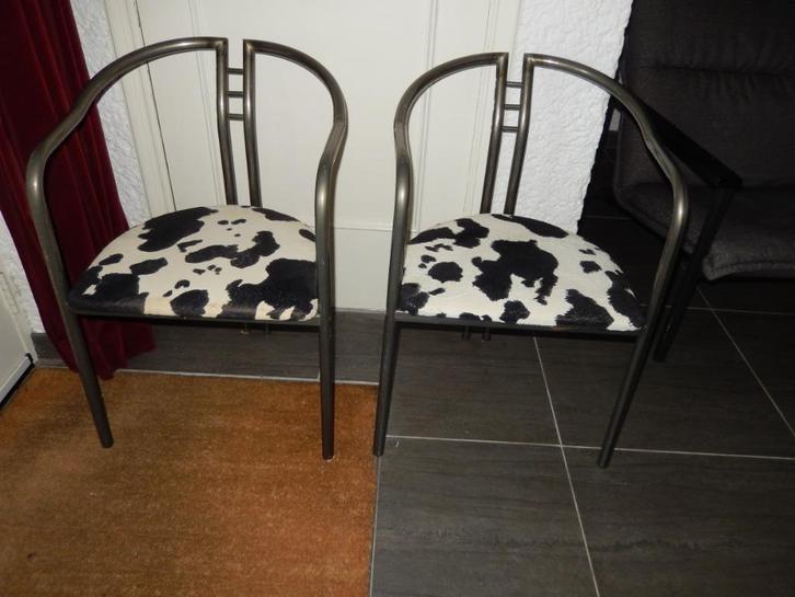 set eetk stoelen design stevig stalen frame zgst voor €15,00, Huis en Inrichting, Stoelen, Gebruikt, Twee, Stof, Zwart, Ophalen