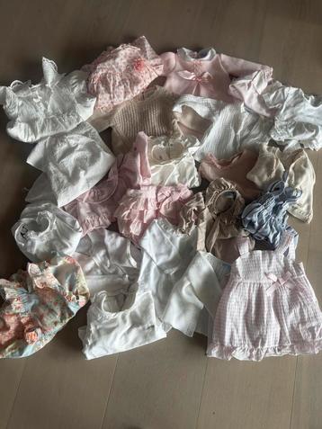 Diverse meisjes kleding 0-12 maanden beschikbaar voor biedingen