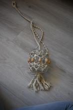 Leuke macrame hanger met bloempot, Gebruikt, Rond, Ophalen of Verzenden, Aardewerk