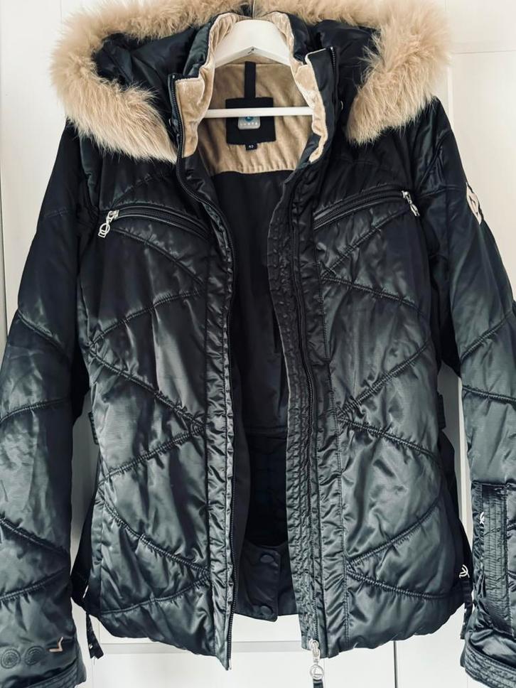 Mooie warme zwarte skijas Luhta maat 42 zgan, Kleding | Dames, Jassen | Winter, Zo goed als nieuw, Maat 42/44 (L), Zwart, Ophalen of Verzenden