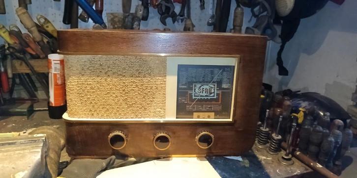 Antieke Franse Radio - Jaren '40/'50, Audio, Tv en Foto, Radio's, Ophalen of Verzenden