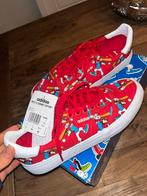 Adidas disney sneakers sport rood goofy, Ophalen of Verzenden, Goofy of Pluto, Zo goed als nieuw, Beeldje of Figuurtje