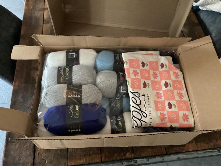 Nieuw in doos, 19 bollen Colour Crafter van Scheepjes, Hobby en Vrije tijd, Breien en Haken, Nieuw, Breien of Haken, Wol of Garen