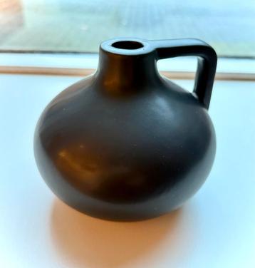 Vaas beschikbaar voor biedingen