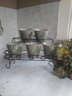 Zwart metalen hoek etagère 16 oud groen metalen bloempotjes, Huis en Inrichting, Woonaccessoires | Etagères, Ophalen of Verzenden