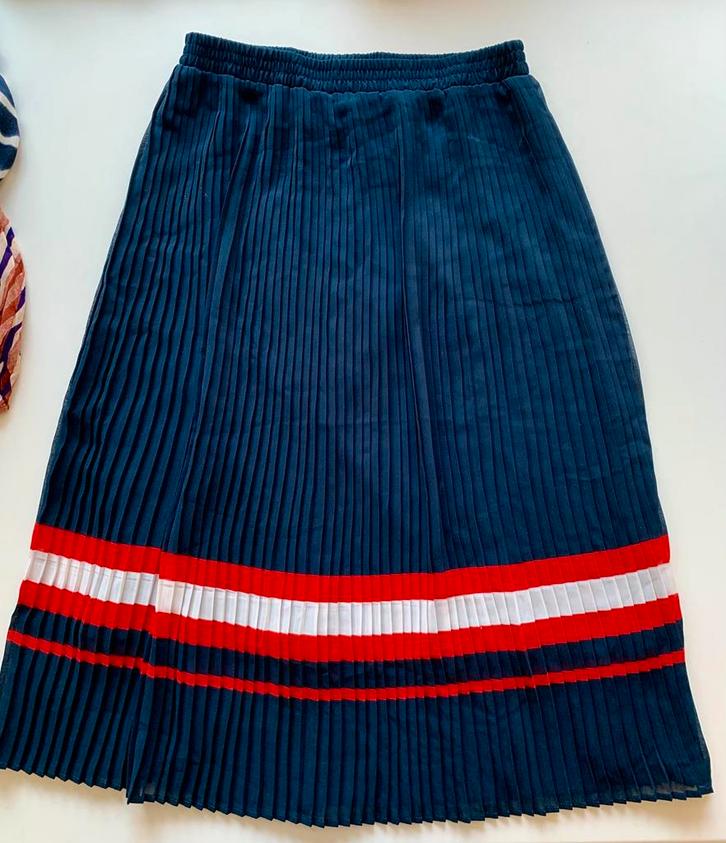 Mooie lange plissé rok, 34, Tom Tailor, Kleding | Dames, Rokken, Zo goed als nieuw, Maat 34 (XS) of kleiner, Blauw, Onder de knie