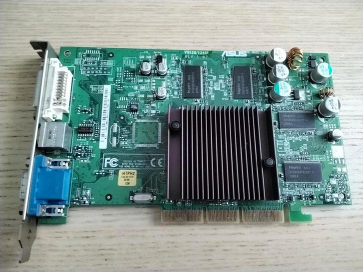 AGP videokaart ASUS V9520 met Nvidia GeForce FX5200 chip, Computers en Software, Vintage Computers, Ophalen of Verzenden