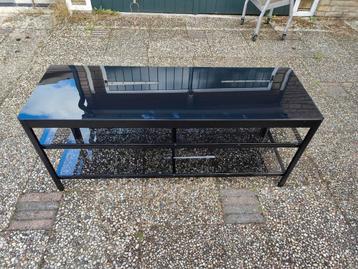 IKEA Gettorp zwart tv kastje met 3 planken (glas) en een kab beschikbaar voor biedingen