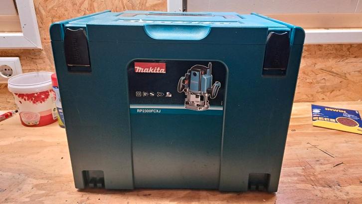 Makita Bovenfrees RP2300FCXJ, Doe-het-zelf en Verbouw, Gereedschap | Freesmachines, Zo goed als nieuw, Elektrisch, Bovenfrees
