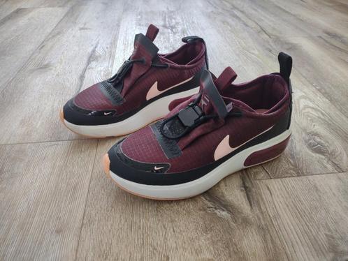 Prachtige paarse zwarte Nike Air Max sneakers, maat 36., Kleding | Dames, Schoenen, Zo goed als nieuw, Sneakers of Gympen, Overige kleuren