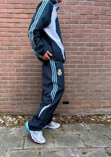 Real Madrid adidas vintage tracksuit 2009 soccer y2k beschikbaar voor biedingen