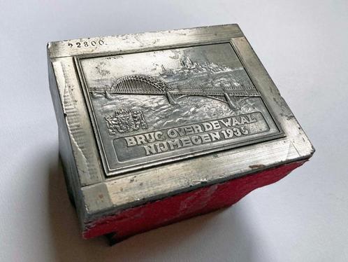 Herinnerings-blok nr 22800: Brug over de Waal Nijmegen 1936, Antiek en Kunst, Curiosa en Brocante, Ophalen