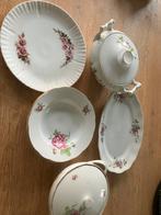 Diverse servies stukken bloem motief, Antiek en Kunst, Ophalen