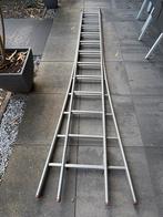 Uitschuifbare lange metalen ladder, Doe-het-zelf en Verbouw, Ladders en Trappen, Ophalen, Gebruikt, Ladder, Opvouwbaar of Inschuifbaar