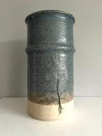 Vintage seventies vaas met florale decoratie., Overige kleuren, Aardewerk of Porselein, Ophalen of Verzenden, Zo goed als nieuw